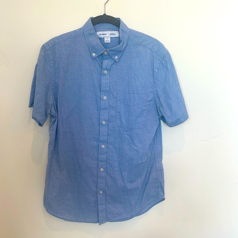 Old Navy Men’s Size Small Slim Fit Light Blue Short Sleeve Button Up Shirt